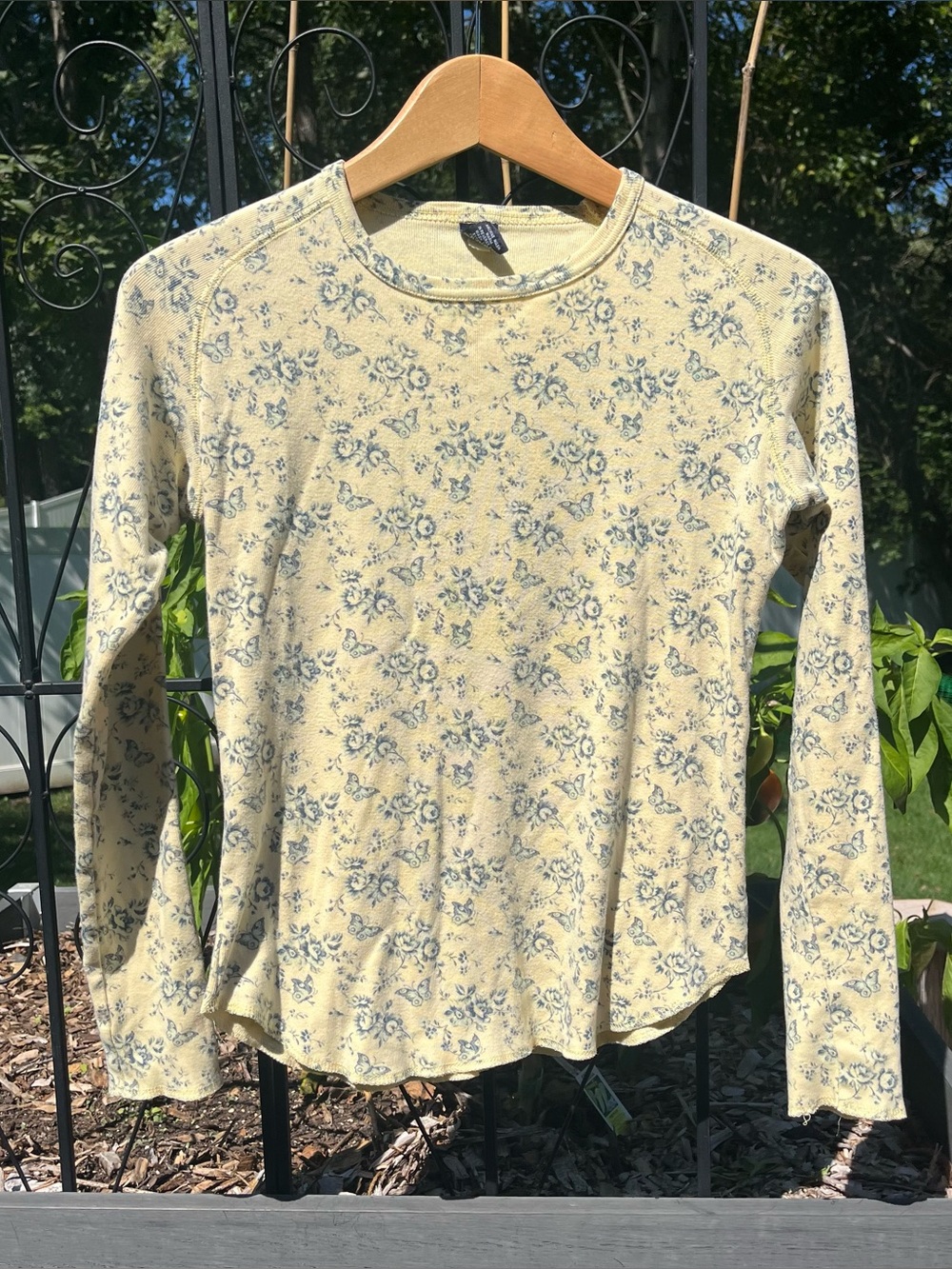 Gap Women’s Yellow Cotton Floral Butterfly Long Sleeve Tee Sz S 90s Y2K Cottage